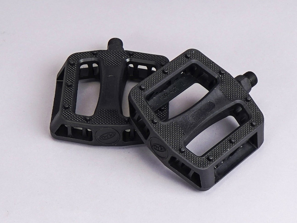 Black plastic BMX pedals 1/2 inch