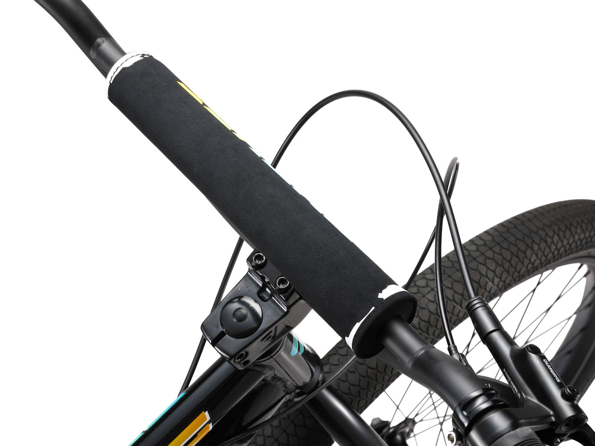 Bomma Thrust Black
